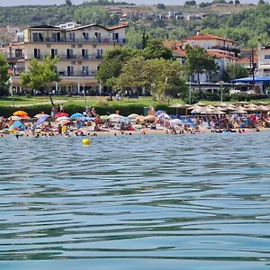 https://plaza-hotel.hotelschalkidiki.net